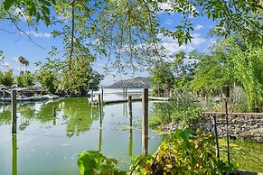 Lakeside Retreat With Private Boat Ramp 3 Bedroom Home by RedAwning