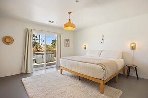 Bonanza In The Desert - Pool, Hot Tub, Grill 3 Bedroom Home by RedAwni