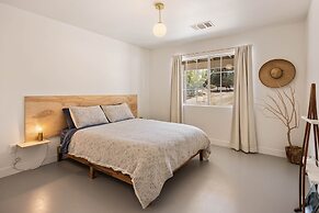 Bonanza In The Desert - Pool, Hot Tub, Grill 3 Bedroom Home by RedAwni