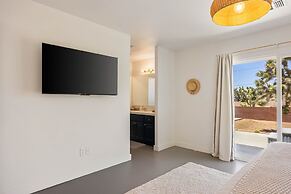 Bonanza In The Desert - Pool, Hot Tub, Grill 3 Bedroom Home by RedAwni