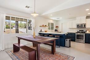 Bonanza In The Desert - Pool, Hot Tub, Grill 3 Bedroom Home by RedAwni