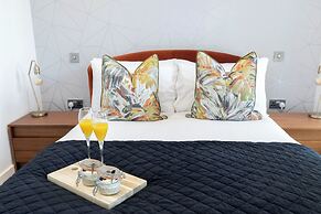 Elliot Oliver - The Penthouse 2 Bedroom Apartment With Parking