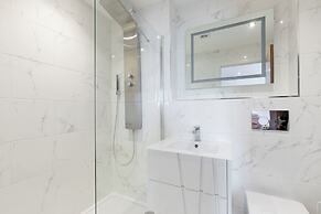 Elliot Oliver - The Penthouse 2 Bedroom Apartment With Parking