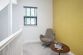 Elliot Oliver - The Penthouse 2 Bedroom Apartment With Parking