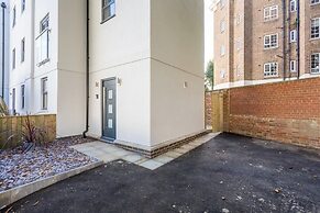 Elliot Oliver - The Penthouse 2 Bedroom Apartment With Parking