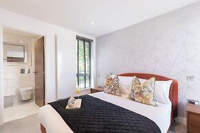 Elliot Oliver - The Penthouse 2 Bedroom Apartment With Parking