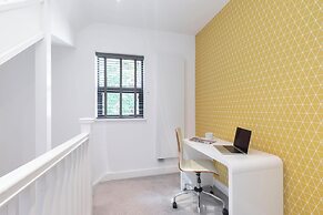 Elliot Oliver - The Penthouse 2 Bedroom Apartment With Parking