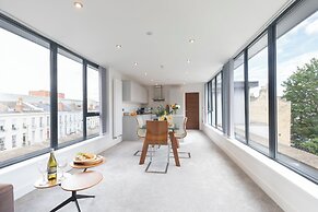 Elliot Oliver - The Penthouse 2 Bedroom Apartment With Parking