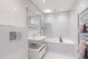 Elliot Oliver - The Penthouse 2 Bedroom Apartment With Parking