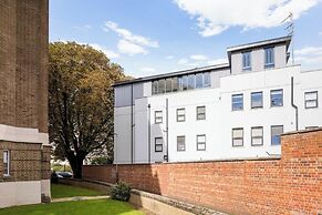 Elliot Oliver - The Penthouse 2 Bedroom Apartment With Parking