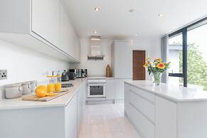 Elliot Oliver - The Penthouse 2 Bedroom Apartment With Parking