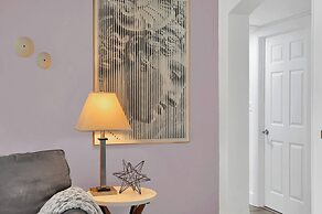 Serene Cozy Retreat with Balcony