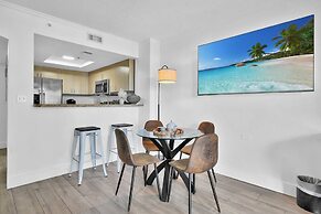 Serene Cozy Retreat with Balcony