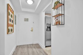 Serene Cozy Retreat with Balcony