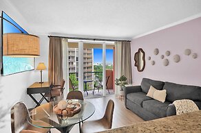 Serene Cozy Retreat with Balcony