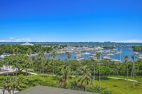 Serene Cozy Retreat with Balcony