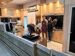 Karana Guesthouse Syariah Bandung & Luang Cafe