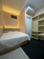 Karana Guesthouse Syariah Bandung & Luang Cafe