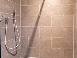 Serene Lakeside Manor by Belvilla