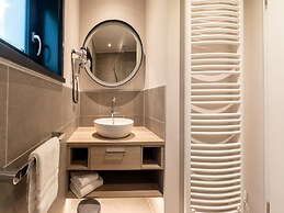 Belvilla Elegant Lakeside Retreat