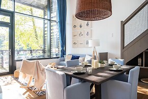 Spacious Forestside Mansion
