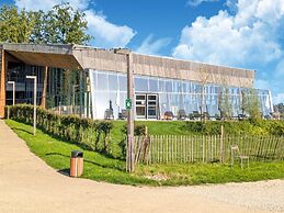 Belvilla Majestic Lake Mansion Retreat