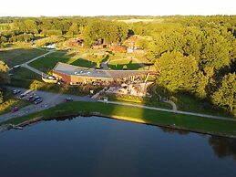 Belvilla Majestic Lake Mansion Retreat