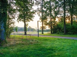 Belvilla Mansion by the Lake