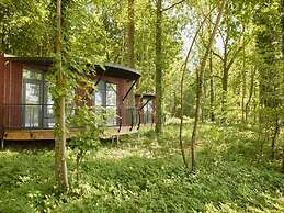 Belvilla Modern Leaf Bungalow With Terrace