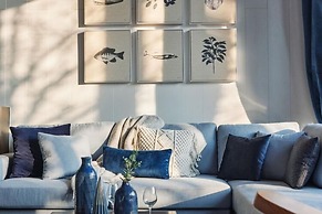 Exclusive Lakeside Residence by Belvilla