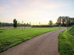 Exclusive Lakeside Residence by Belvilla