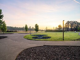 Exclusive Lakeside Residence by Belvilla