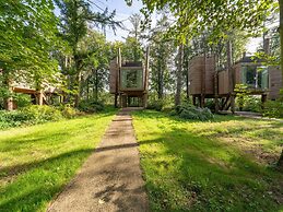 Belvilla Dreamy Lodge in the Woods