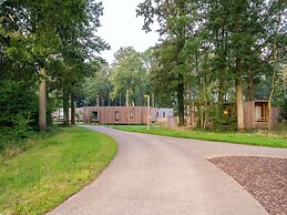 Belvilla Scenic Lodge in Nature