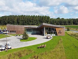 Exclusive Lodge With Garden View by Belvilla