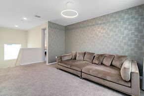 Incredible Resort 4 bed Pool Spa Home