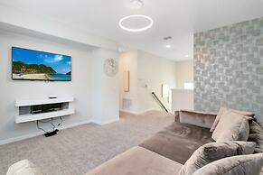 Incredible Resort 4 bed Pool Spa Home