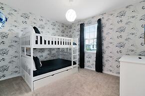 Incredible Resort 4 bed Pool Spa Home