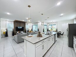 Luxury 6 Bed Villa With Pool Spa in Solara Resort