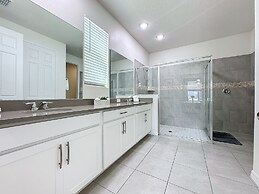 Luxury 6 Bed Villa With Pool Spa in Solara Resort