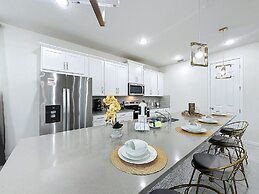 Luxury 6 Bed Villa With Pool Spa in Solara Resort