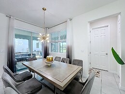 Luxury 6 Bed Villa With Pool Spa in Solara Resort