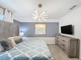 Luxury 6 Bed Villa With Pool Spa in Solara Resort