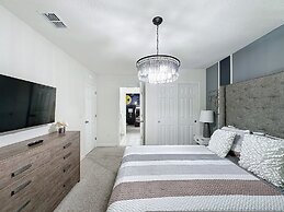 Luxury 6 Bed Villa With Pool Spa in Solara Resort