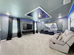 Luxury 6 Bed Villa With Pool Spa in Solara Resort