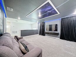 Luxury 6 Bed Villa With Pool Spa in Solara Resort