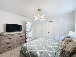 Luxury 6 Bed Villa With Pool Spa in Solara Resort