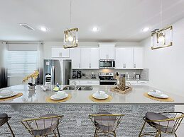 Luxury 6 Bed Villa With Pool Spa in Solara Resort