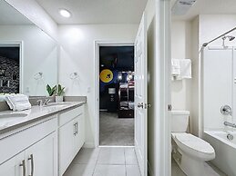 Luxury 6 Bed Villa With Pool Spa in Solara Resort