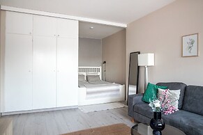 Bright & Cozy, Renovated Studio in the Center